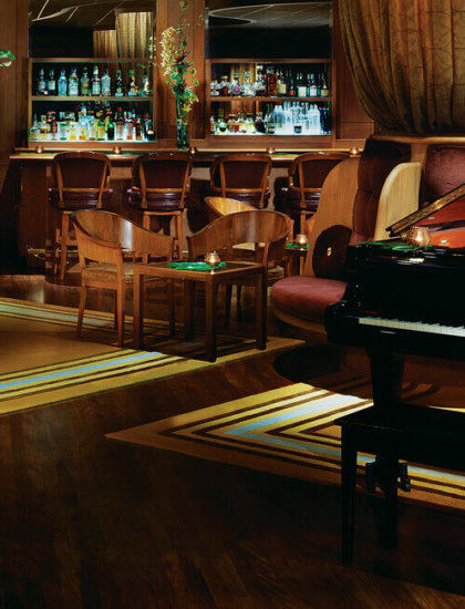 Lewers Lounge is an intimate cocktail lounge featuring nightly jazz performances