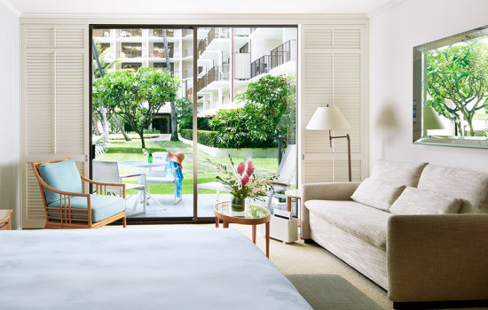 Halekulani's Poolside guestroom
