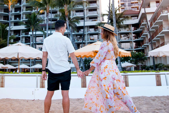 Couple on the beach in front of Halekulani