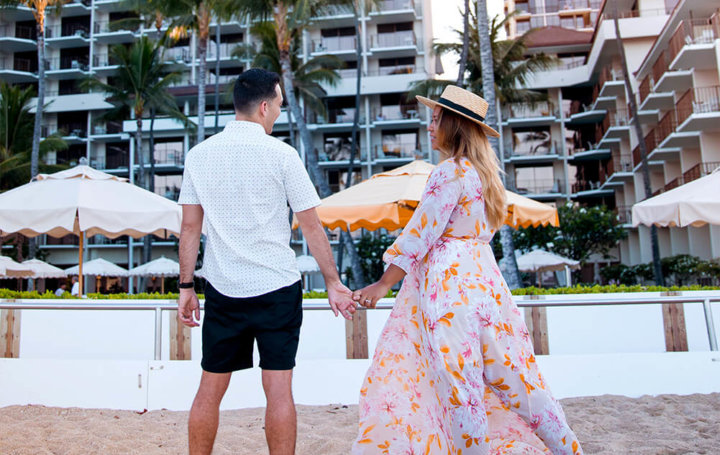Couple on the beach in front of Halekulani