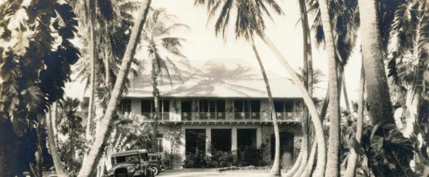 The original Halekulani began in 1907 as a residential hotel, owned by Robert Lewers