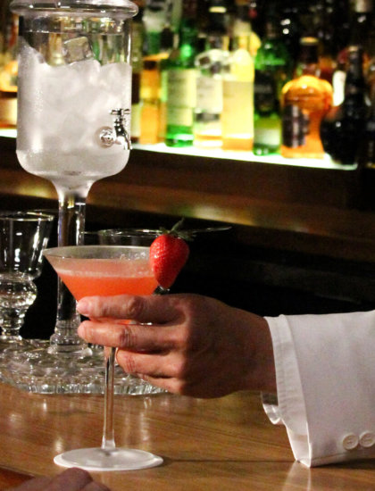Cocktails at Lewers Lounge