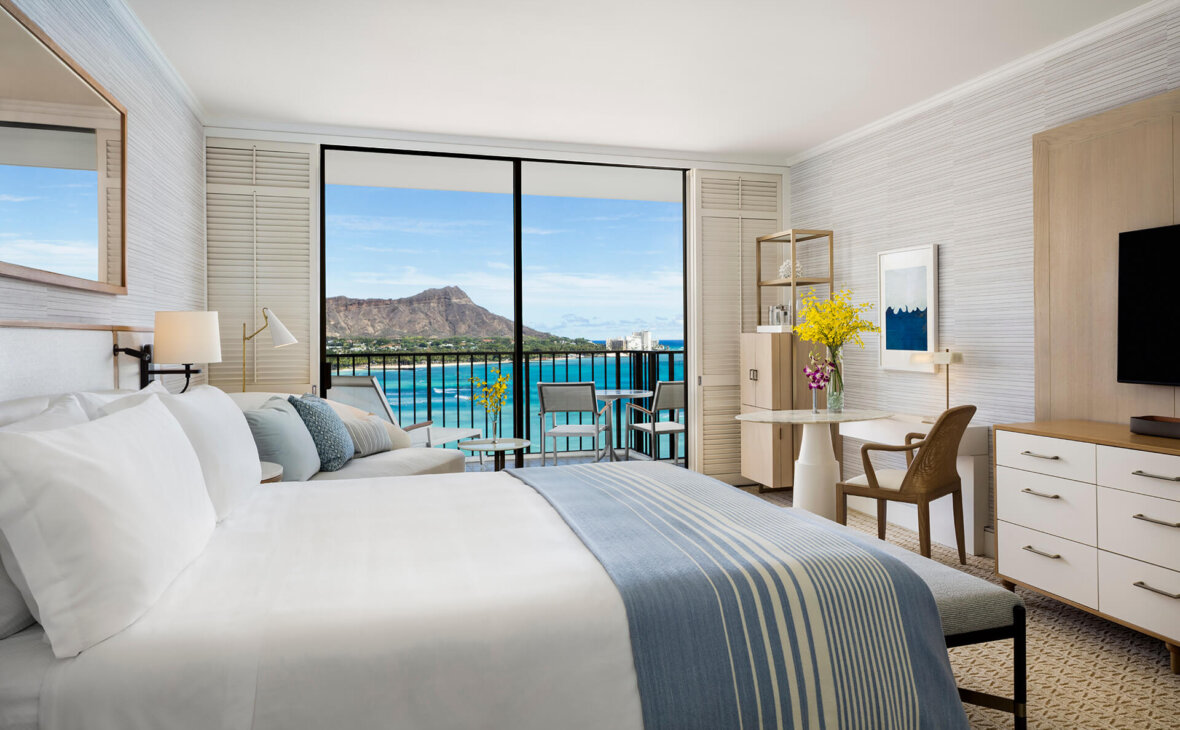 Diamond Head Ocean Front Prime King Bed