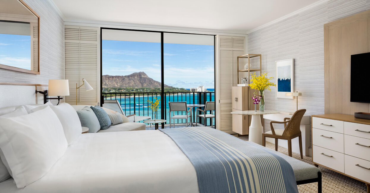 Diamond Head Ocean Front Prime King Bed