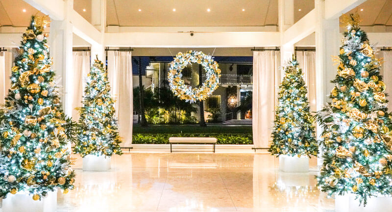 Halekulani lobby with holiday decorations.
