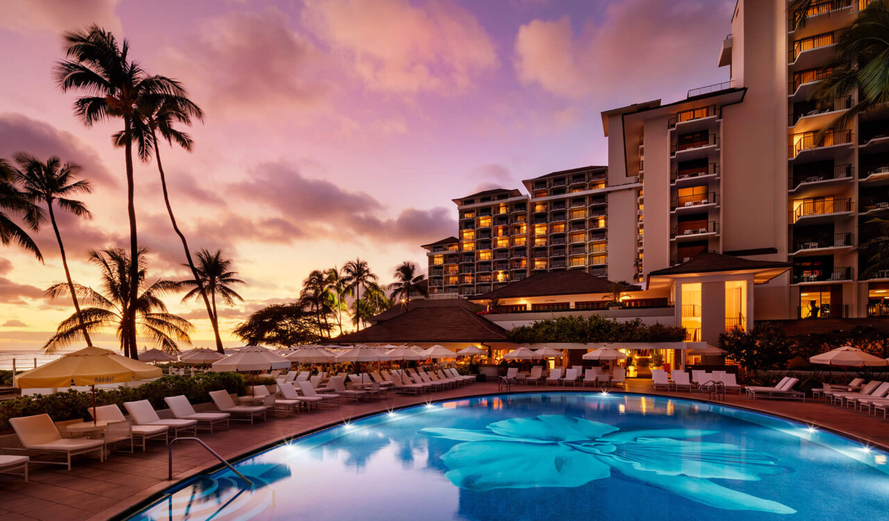 Halekulani pool at dusk