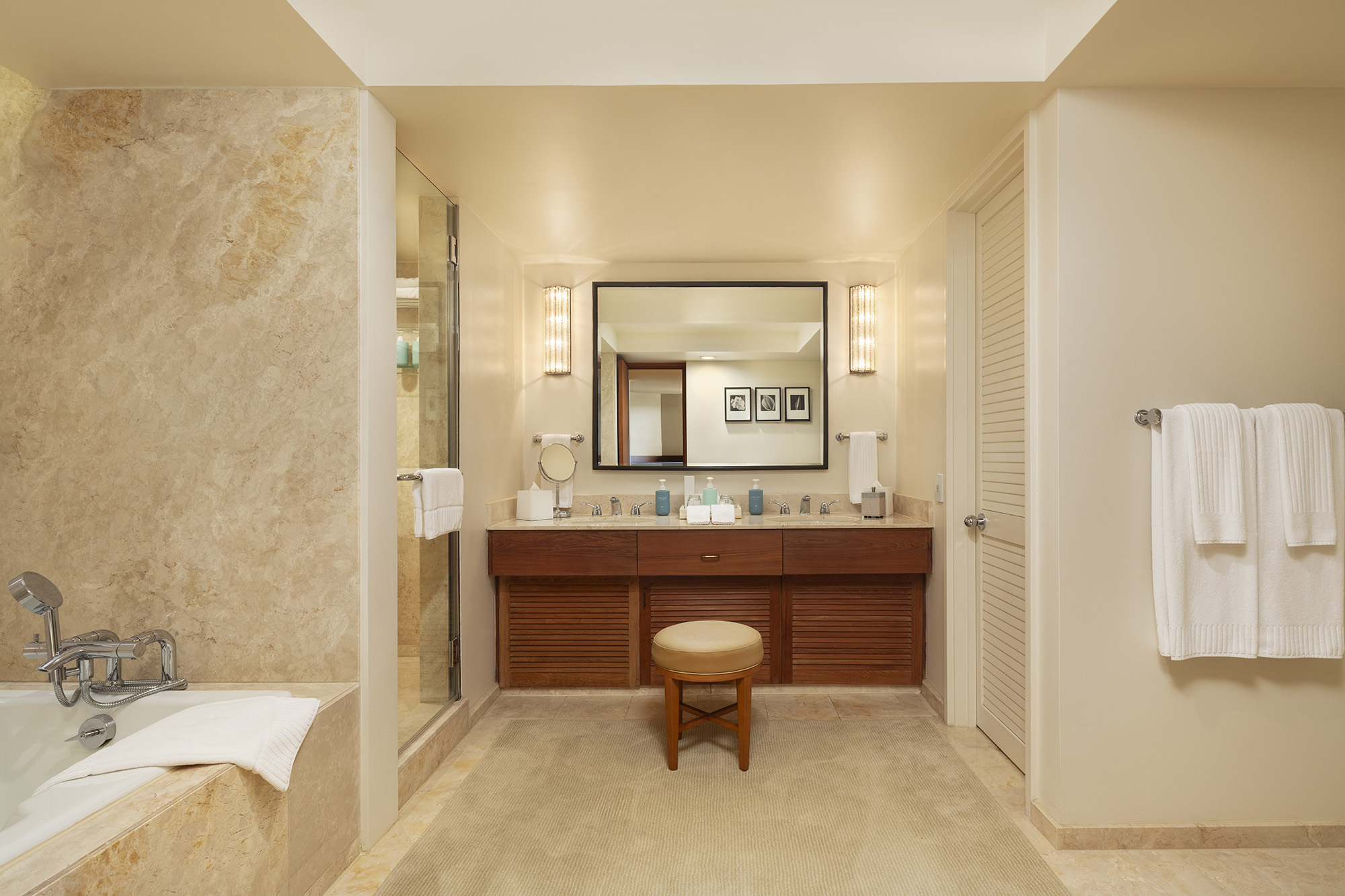 Executive Luxury Suite Bathroom