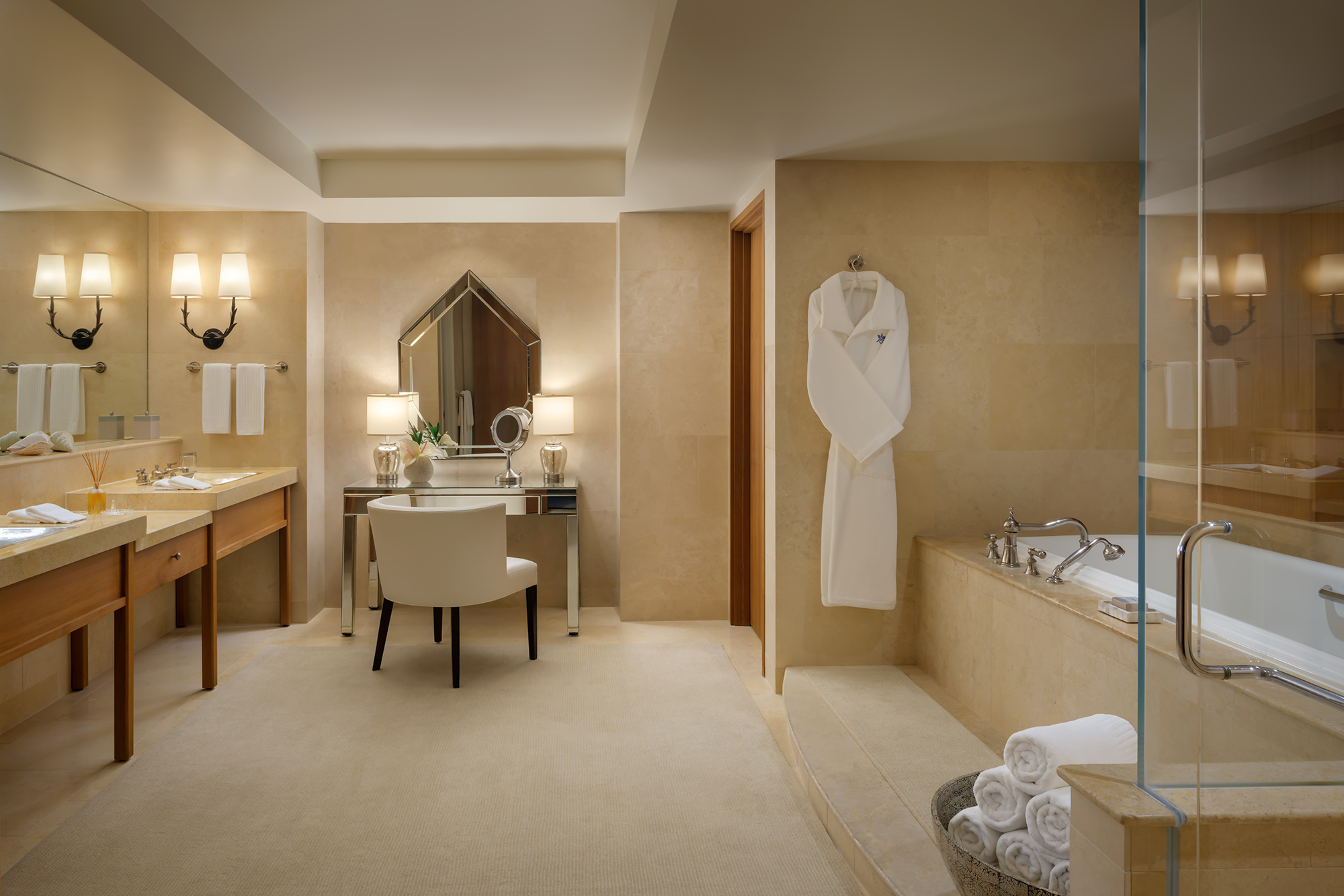 Halekulani Suite Bathroom