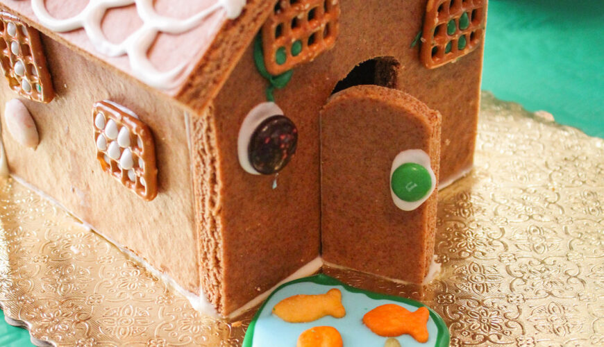 Visions of Sugarplums Gingerbread House Making